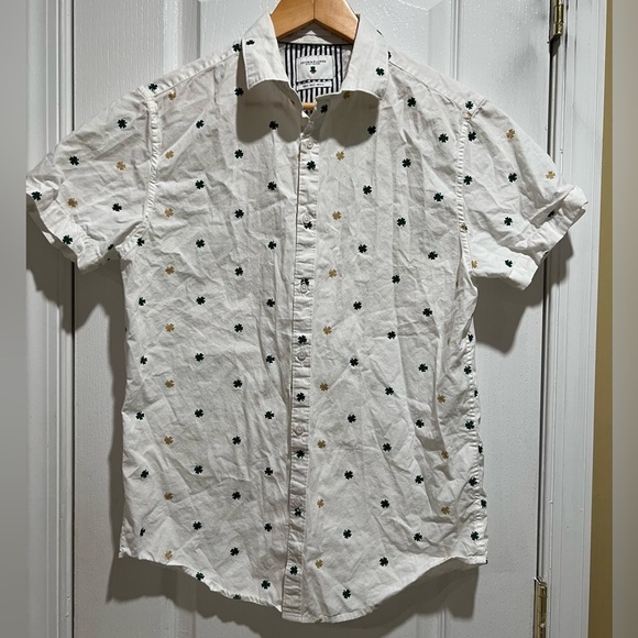 Denim & Flower Mens Button Down Shirt Size:small 4 leaf clover pattern. - Picture 1 of 4